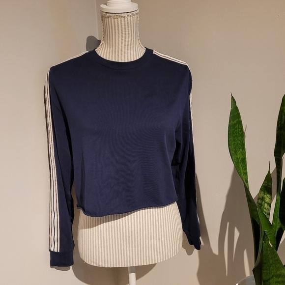 TNA Aritzia | xxs | cropped top | stripped sleeves | Navy blue - Picture 4 of 6